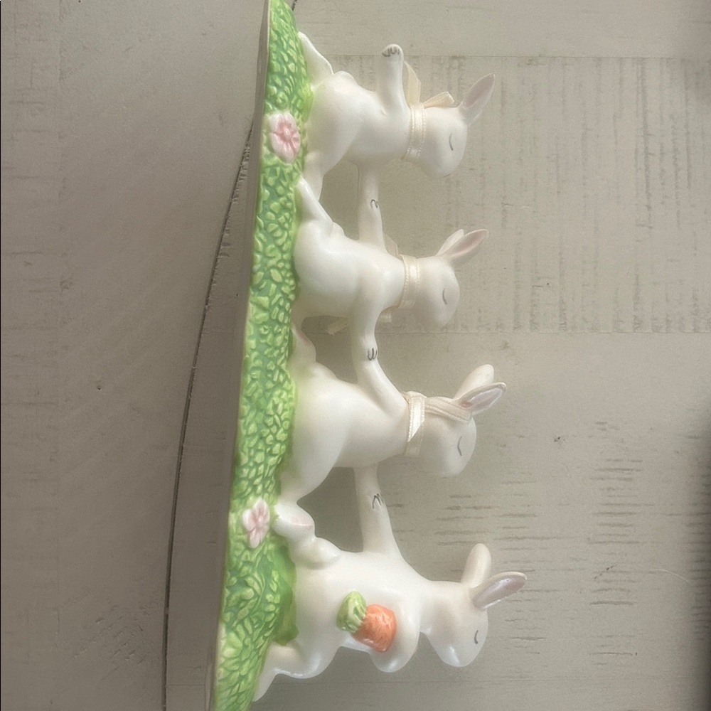 Dept 56 Easter Hunny holding hands ceramic figurine - Picture 3 of 8